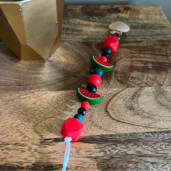 HANDMADE PACI CLIPS - Picture 7 of 8